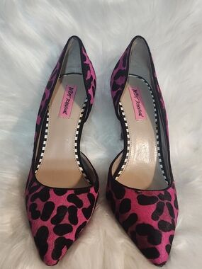 Betsey Johnson Pink Leopard Print Pointed Toe Pumps